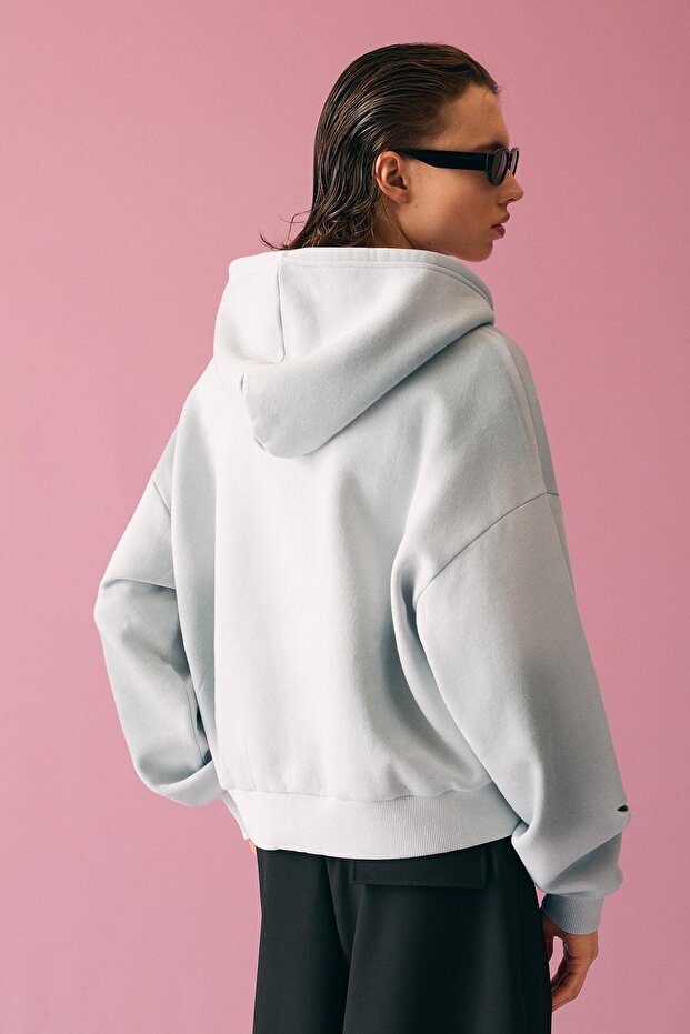 Baskılı crop kapüşonlu sweatshirt - 3