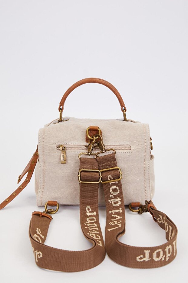 حقيبة يد كريمية اللون مع حزام مزدوج الاستخدام - 4