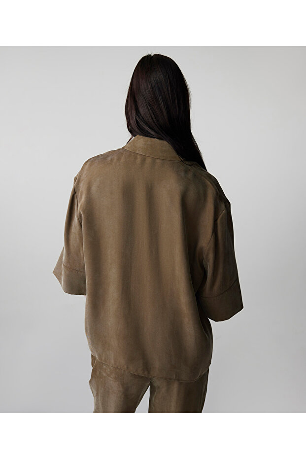 Kontrast biyeli hotfix baskılı gömlek - 7