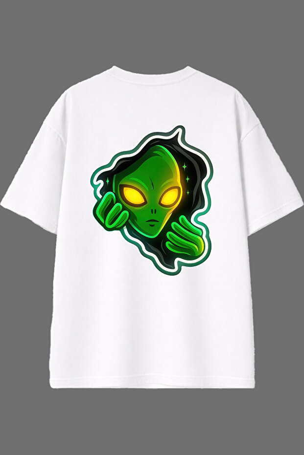 تي شيرت أبيض كبير الحجم بتصميم Green Alien مطبوع من الخلف