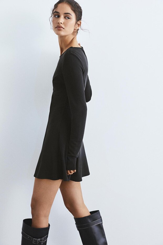 Akıcı etek ucu kısa elbise - 5