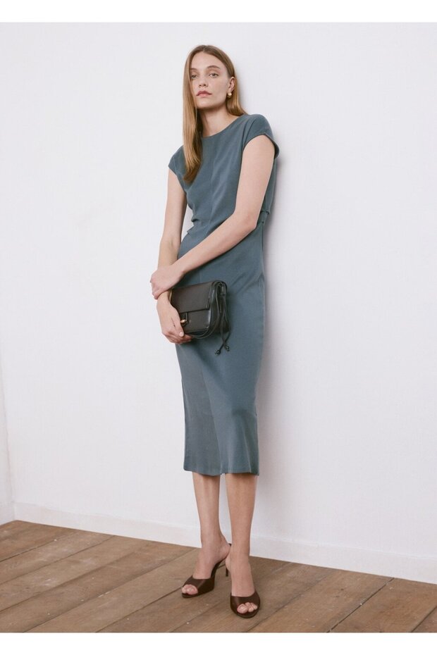 Drape detaylı midi elbise - 7