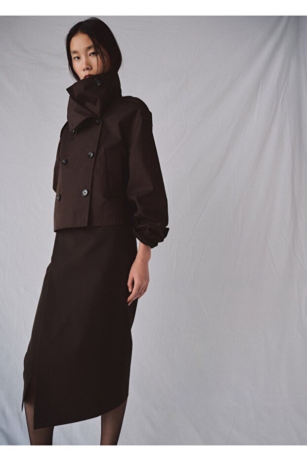 Çift düğmeli kısa trençkot - 1