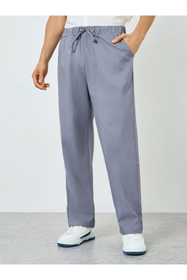 Men Grey Solid Drawstring Waist Relaxed Pants - 1