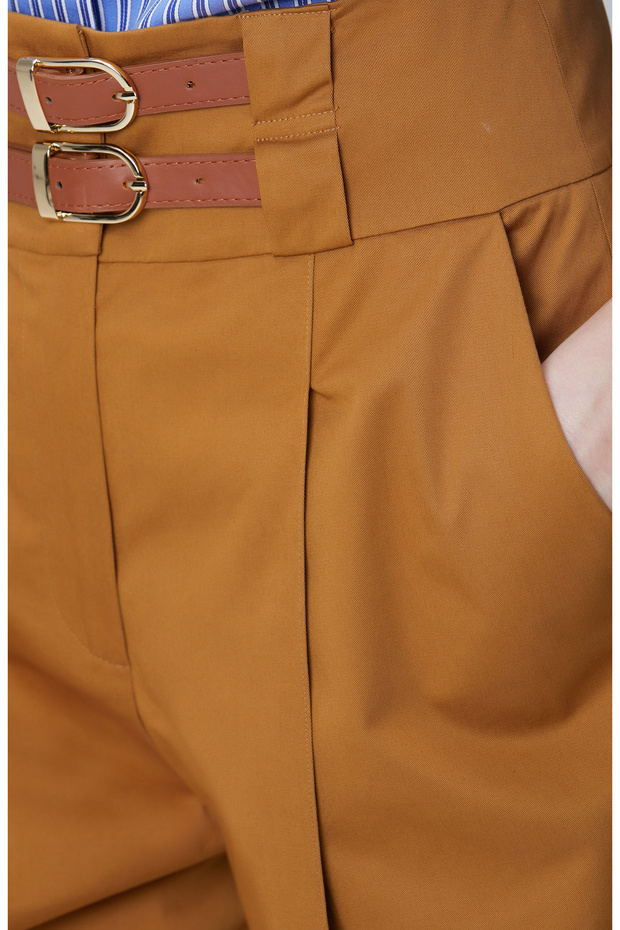 Camel Beli Aksesuarlı Şort - 5