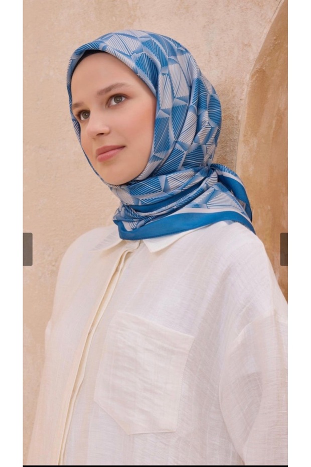 وشاح ناعم فاخر بنمط هندسي