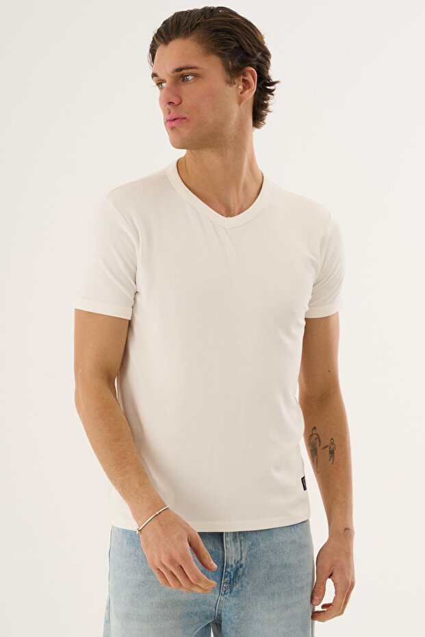 تي شيرت أساسي برقبة على شكل حرف V - 2