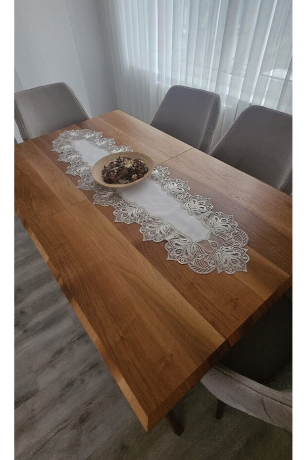 Luxurious French Lace Linen Gardeya Runner