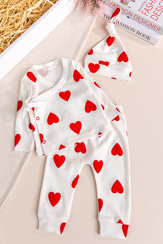 Heart Patterned 3-Piece Baby Girl Hospital Release Set with Gloves