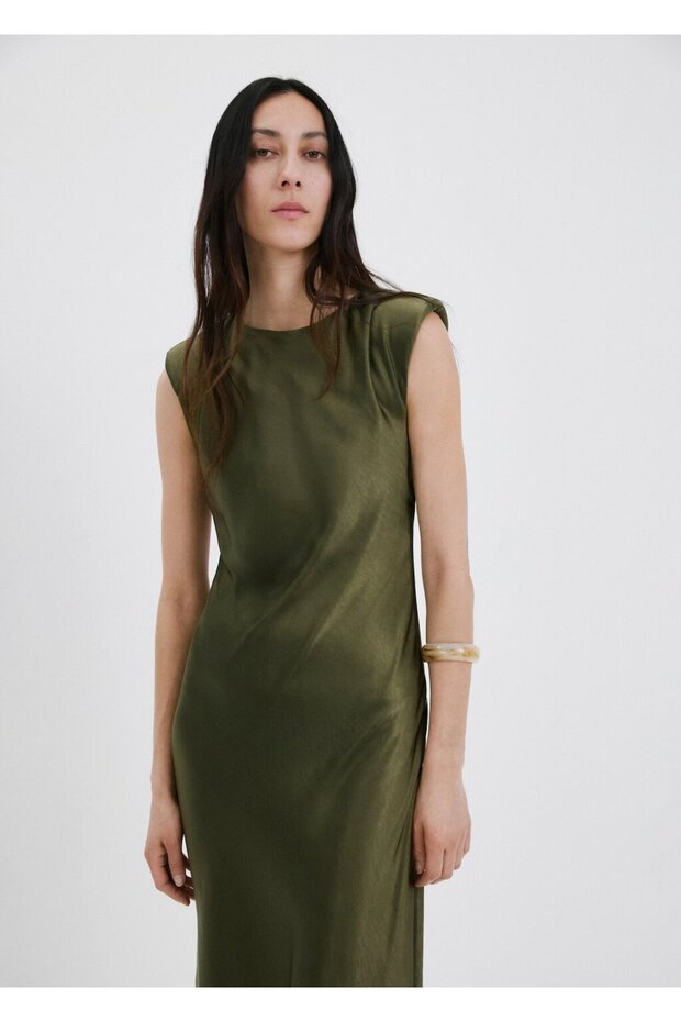 Vatkalı saten elbise - 1