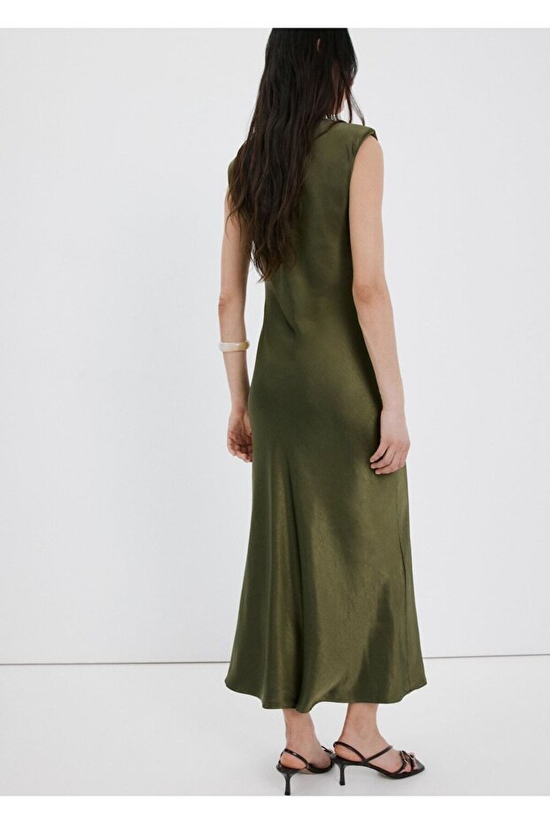 Vatkalı saten elbise - 4