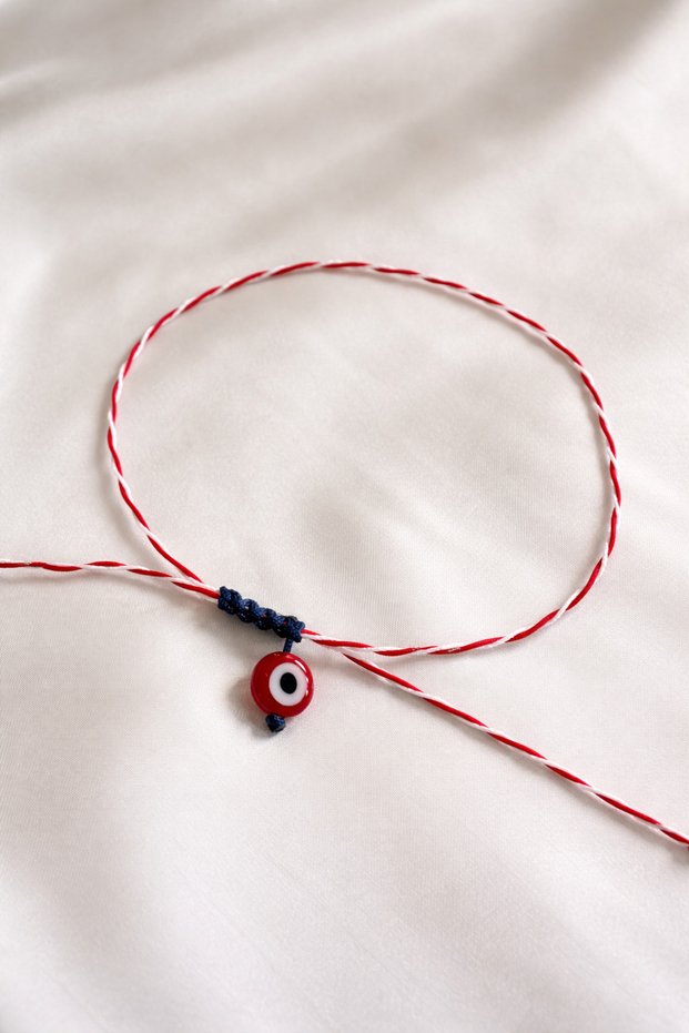 Red and White Stringed Glass Evil Eye Beaded Marteniçka Bracelet with Card