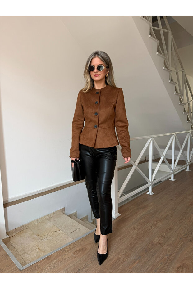 جاكيت من جلد الغزال الفاخر بأزرار أمامية - لون جملي - 1