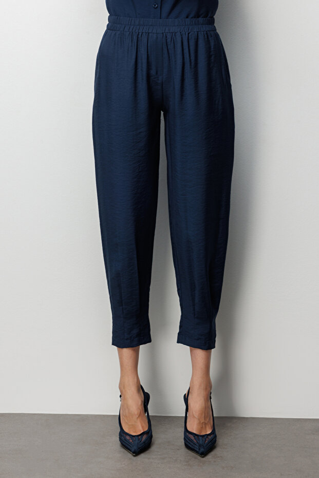 بنطلون رياضي بجيوب مخيطة على الأرجل - 3