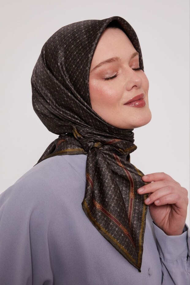 Solid Color Edges Thin Belt Pattern Sparkling Crystal Scarf - 1