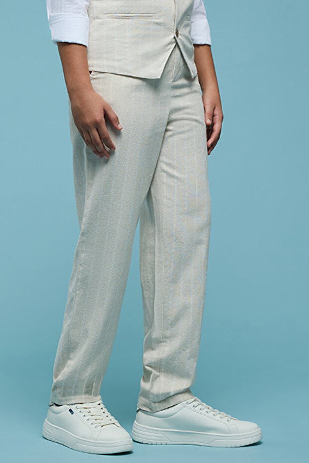 بنطال بيج سادة للأولاد مع إغلاق بأزرار - 3