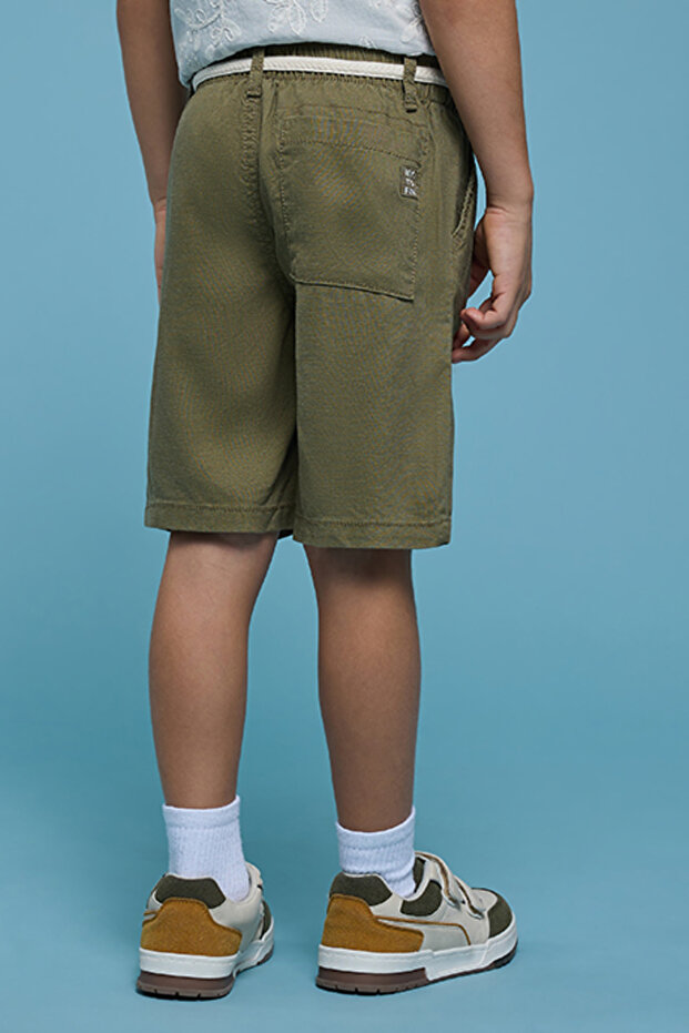شورت أخضر سادة للأولاد مع إغلاق بأزرار - 3