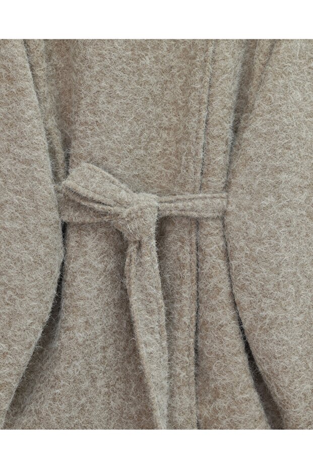 قبعة بزر واحد مبطنة وحزام وحافة مزينة - لون بيج - 6