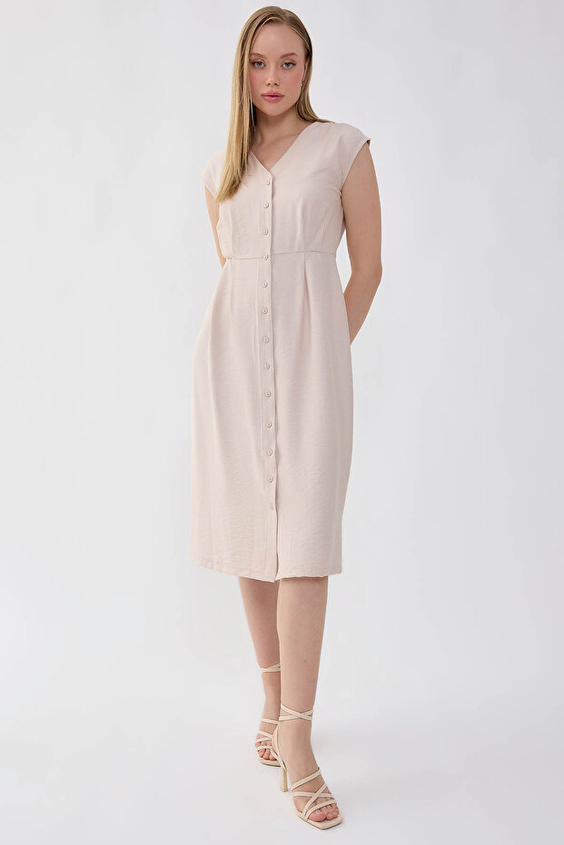 فستان بياقة على شكل حرف V وأزرار - 1