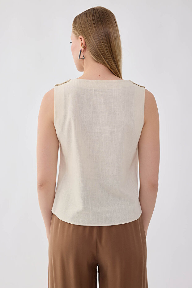 بلوزة من الكتان والفسكوز بأزرار على الكتف - 5