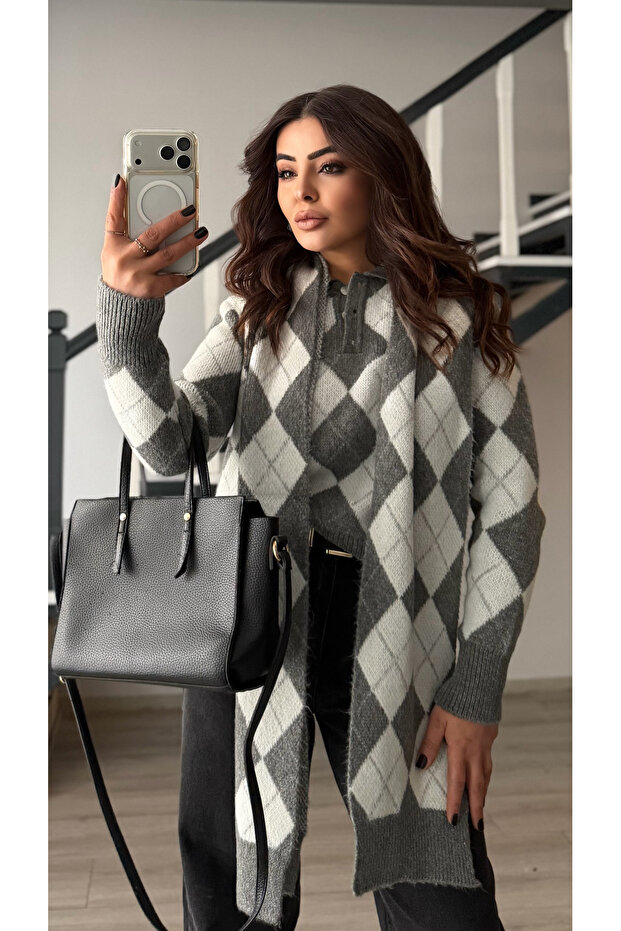 Gray-Ecru Polo Collar Knitted Sweater with Scarf