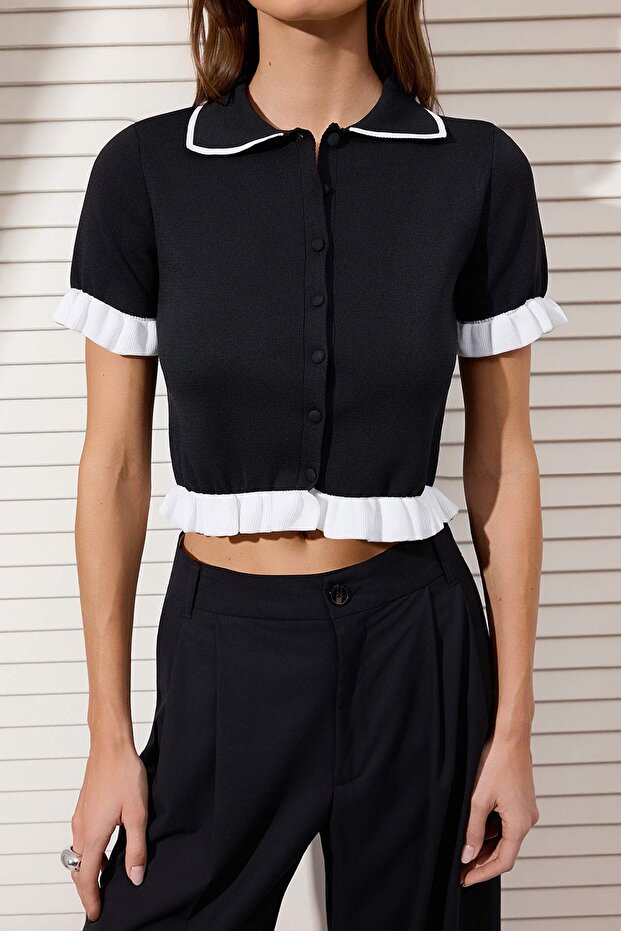 Siyah Polo Yaka Volan Detaylı Crop Renk Bloklu Triko İnce Bluz TWOSS26BZ00296 - 3