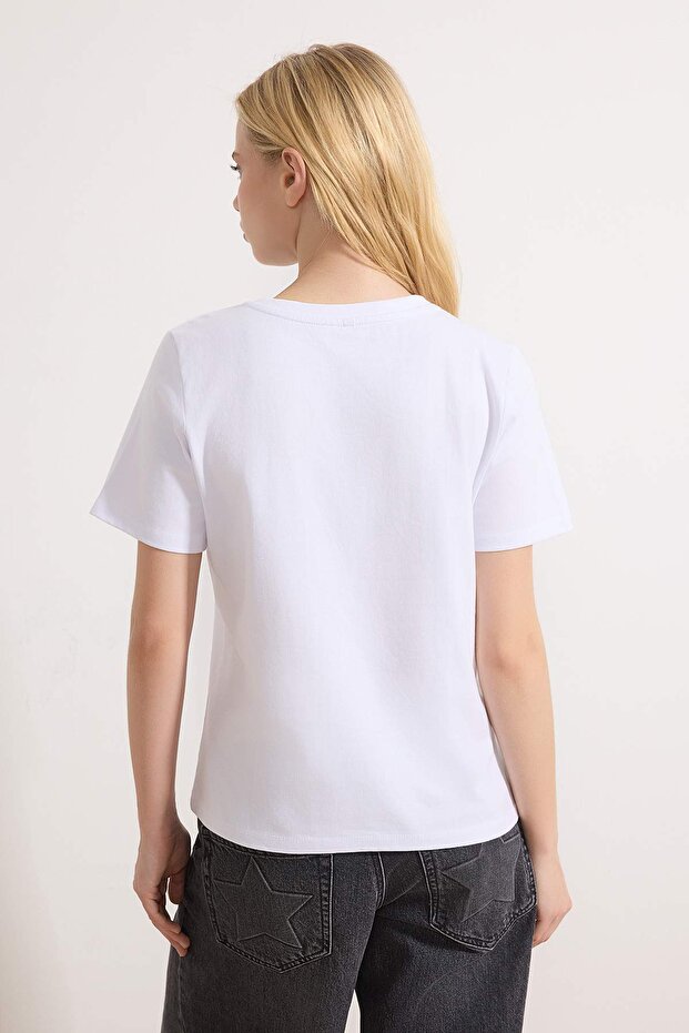 Ekru Regular/Normal Kalıp Kısa Kollu Aksesuar Detaylı Tok %100 Pamuk Örme T-shirt TWOSS26TS00053 - 4