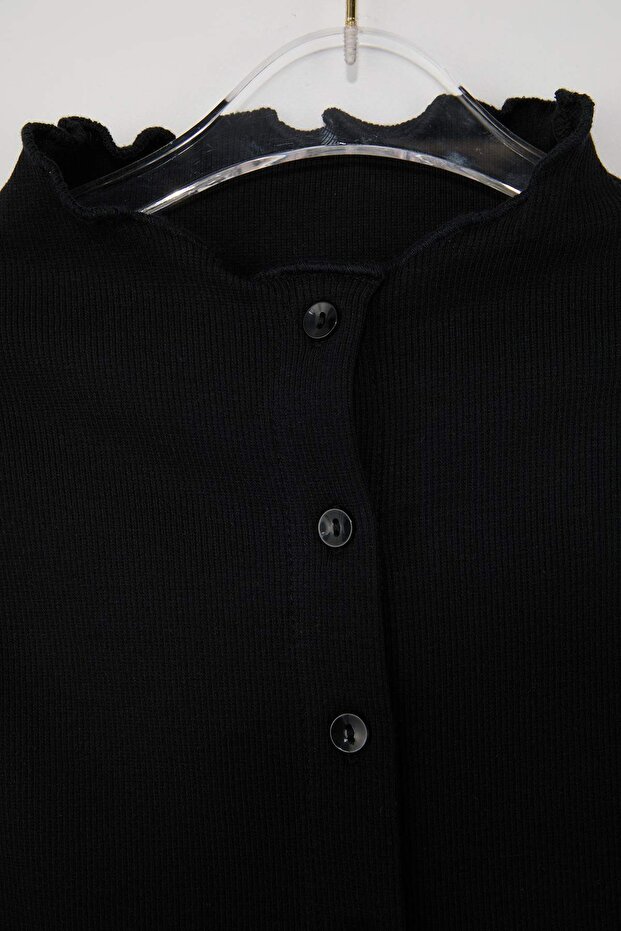 Wardrobe Essentials-Siyah Fitted/Vücuda Oturan Düğmeli Fırfırlı Esnek Örme Bluz TWOSS26BZ00171 - 5
