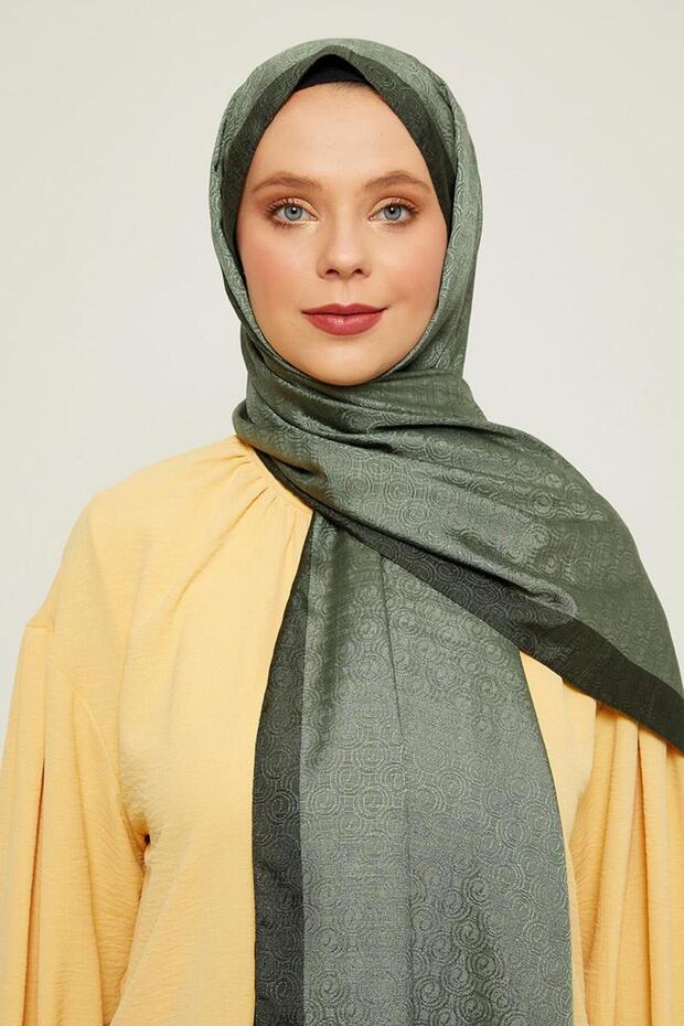 شال دائري منقوش باللون الأخضر العشبي - 1