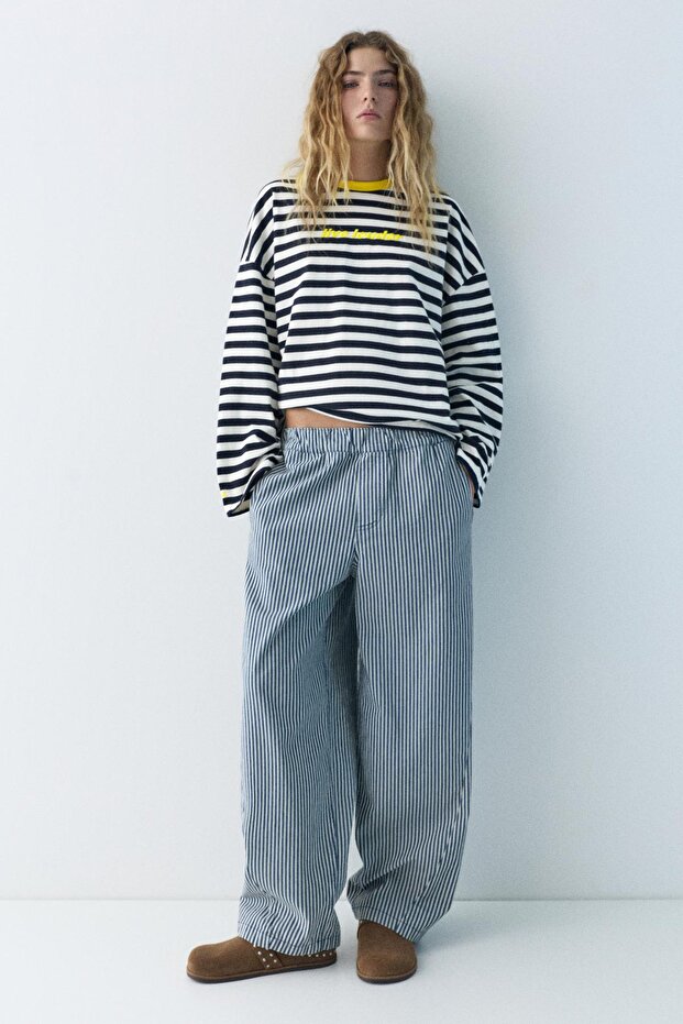 Kontrast işlemeli çizgili t-shirt - 2