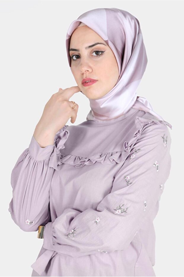 وشاح منقوش 8132 - 1