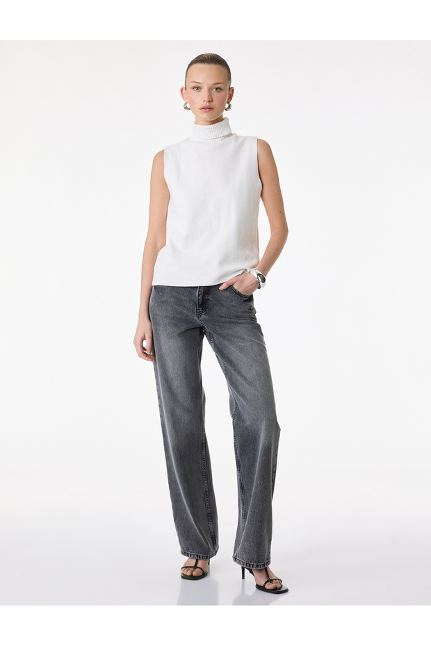 Cotton Pocket Buttoned Straight Leg Washed Jeans - Straight Fit Jeans