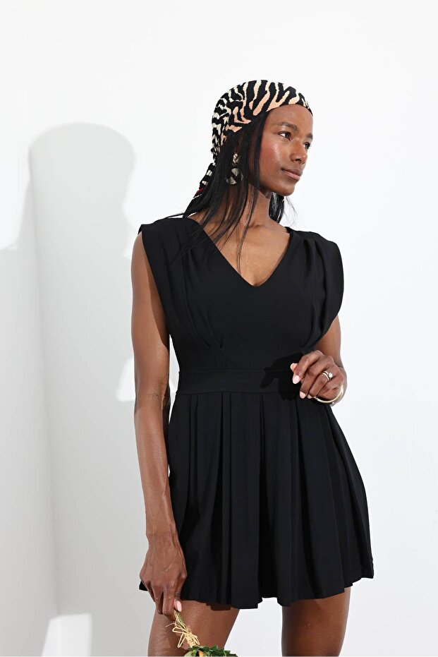 Siyah Piliseli Şort Elbise - 1