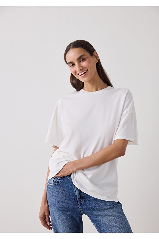 Kırık Beyaz Bisiklet Yaka Basic Oversize Tişört - 1