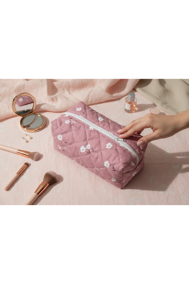Large Floral Patterned Makeup Bag – Quilted Fabric, Zippered Cosmetic & Travel Bag