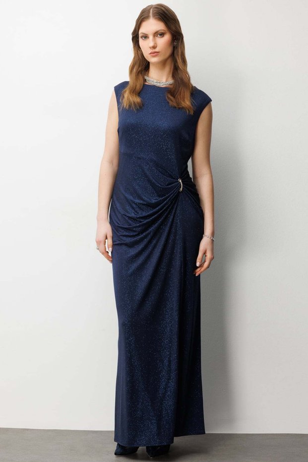 Yırtmaç Detaylı Simli Elbise