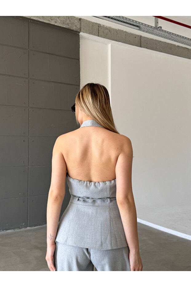 سترة مكشوفة الظهر مع أشرطة حول الرقبة - 4
