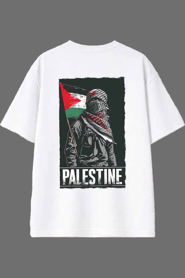 تي شيرت أبيض كبير الحجم بتصميم فلسطيني مطبوع من الخلف