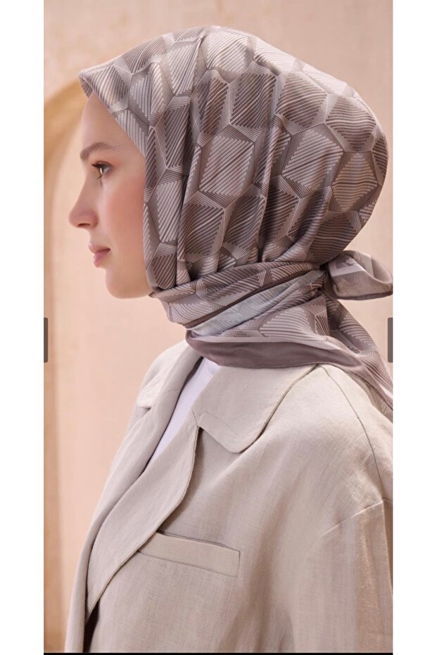 وشاح ناعم فاخر بنمط هندسي
