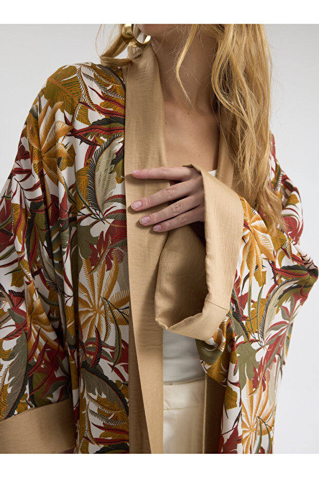 عباية بيج سادة ومرقعة بنمط أوراق الشجر - 4