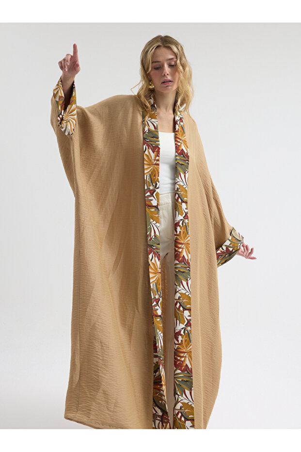 عباءة بيج بنقشة أوراق الشجر - 5
