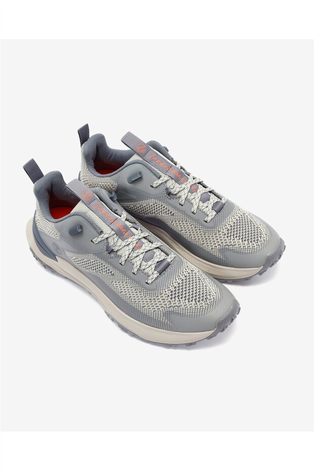 MOTION ACCESS LOW LACE UP SNEAKER - 6