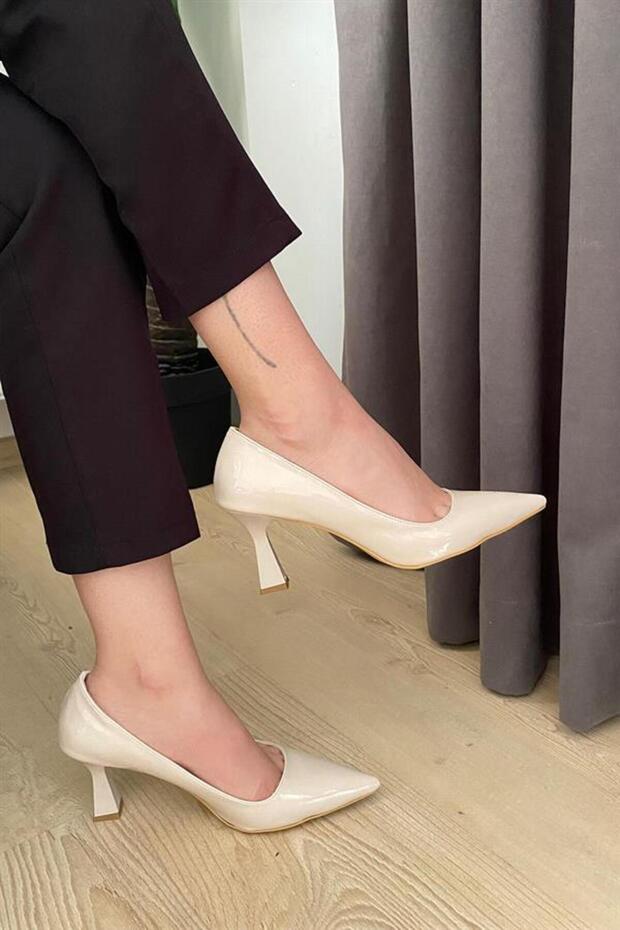 Women's Cream Patent Leather Stiletto