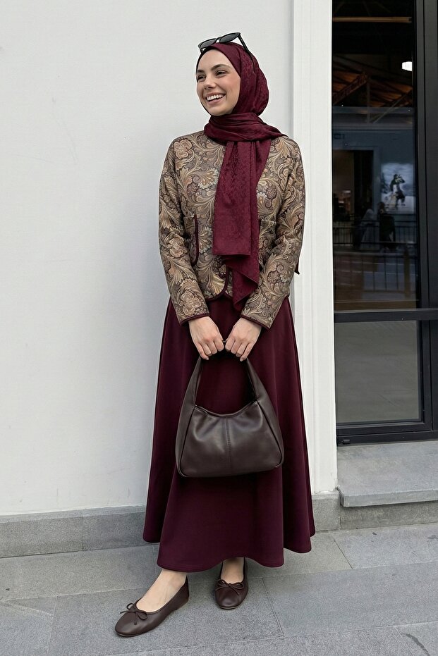 طقم شال بنمط مميز مع تنورة كاكي - 4