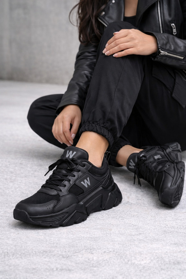 Black Thick Sole Women's Sneakers – Daily Comfortable Chunky Sneakers