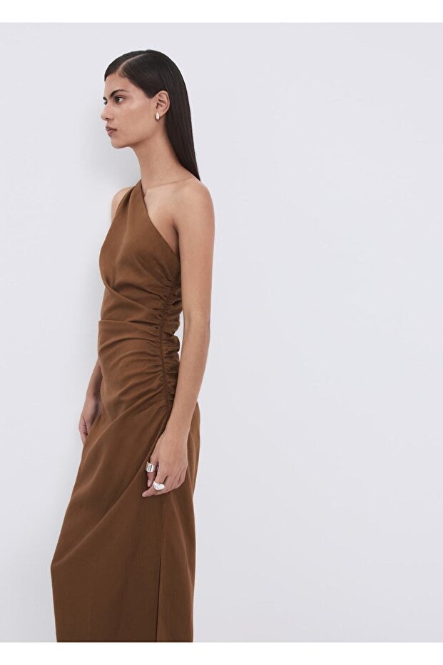 Yan yırtmaçlı asimetrik elbise - 1