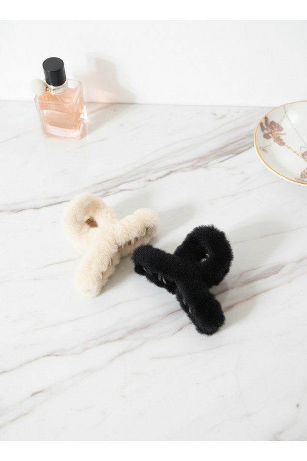 Women's Large Size 2 Pieces Plush Furry Elegant Winter Clips Plush Buckle