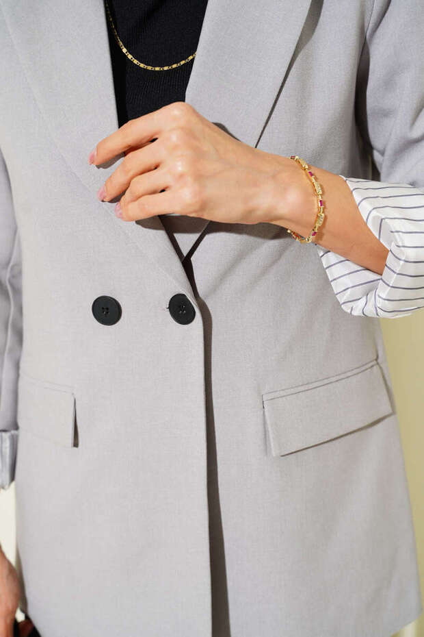 سترة بليزر مبطنة بالخطوط ومزودة بأزرار - 4