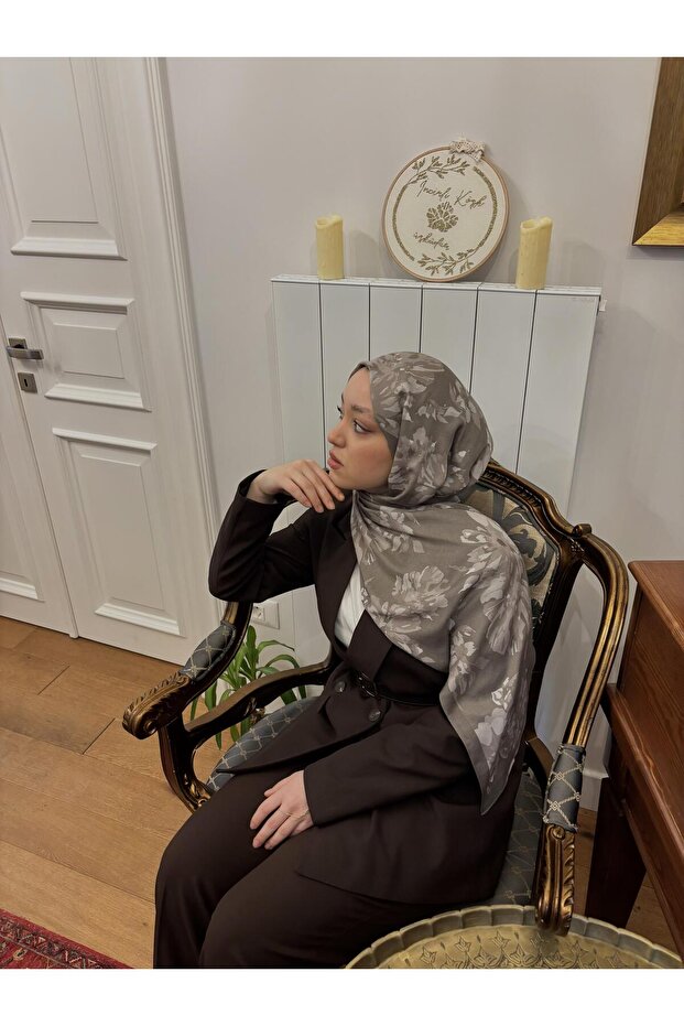 شال فيرا من القطن والفسكوز بنقشة مميزة باللون البيج