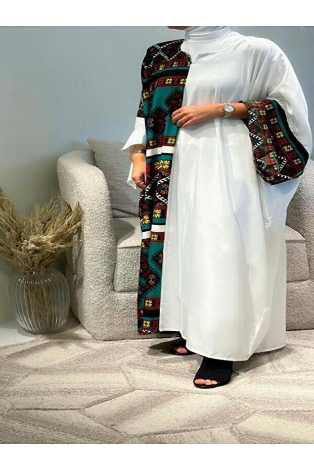 جلابية فضفاضة